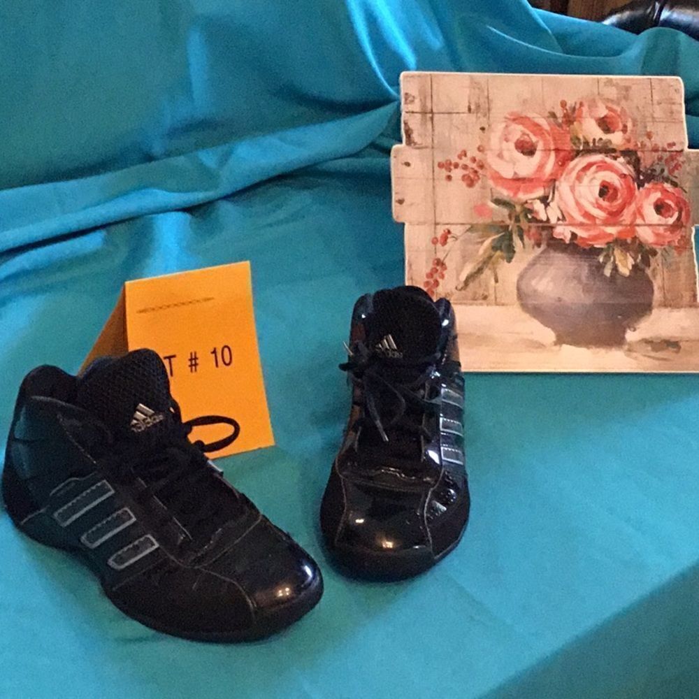 Unisex ADIDAS lightweight sneakers in size 4 1/2